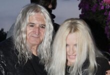 Ο Νίκος Καρβέλας «δεν μιλά και δεν έχει καμία επαφή» με την Αννίτα Πάνια αποκάλυψε η Φωτεινή Πετρογιάννη