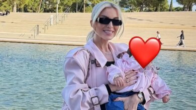 Κατερίνα Καινούργιου: Η κυριακάτικη βόλτα με την κόρη της στο πάρκο Σταύρος Νιάρχος