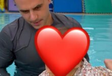 Ο Παναγιώτης Κουτσουμπής πήγε για baby swimming με την κόρη του, Ξένια