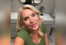 Η Ελένη Μενεγάκη δημοσίευσε selfie που «έπαιζε» με τον καθρέφτη της και ενθουσίασε τους followers της