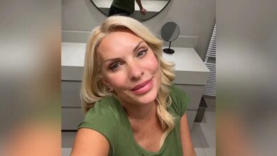 Η Ελένη Μενεγάκη δημοσίευσε selfie που «έπαιζε» με τον καθρέφτη της και ενθουσίασε τους followers της