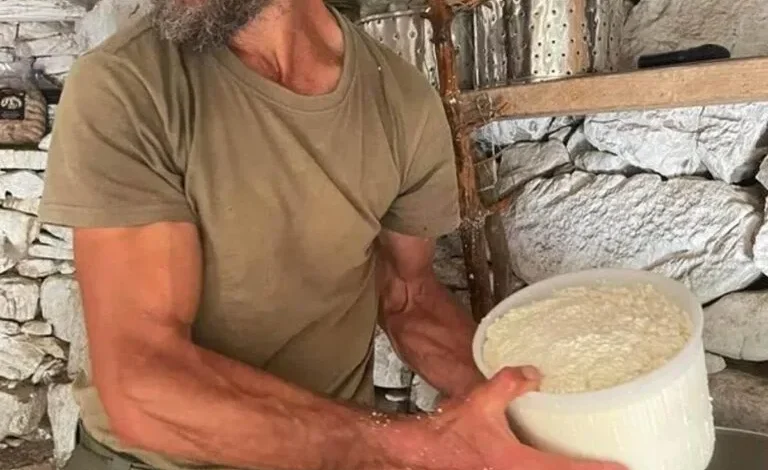 Ποιος είναι ο Γιάννης Παπασηφάκης: Ο viral βοσκός που έγινε ντοκιμαντέρ στο BBC και η ομοιότητα με πασίγνωστο ηθοποιό