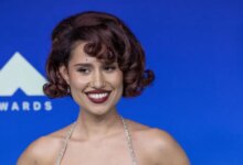 Η 28χρονη Raye κέρδισε το βραβείο Mercury για το άλμπουμ της «This Music May Contain Hope»
