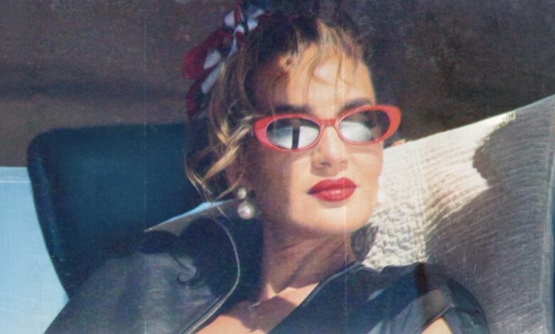Ρία Ελληνίδου: Γίνεται pin-up girl και τραγουδά «Δέκα σαν εσένα» στο νέο της βίντεο κλιπ!