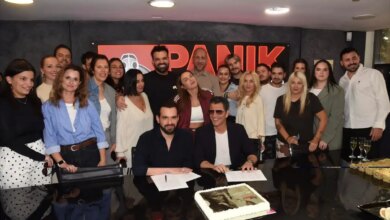Σάκης Ρουβάς: Το πάρτι έκπληξη της Panik για την επιτυχημένη συνεργασία τους