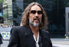 Ράσελ Μπραντ: Άρχισε η δίκη για τη σεξουαλική κακοποίηση έξι γυναικών