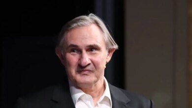 Άκης Σακελλαρίου: Θα υποδυθώ μια γυναίκα που θέλησε να απελευθερωθεί και προχώρησε σε αλλαγή φύλου