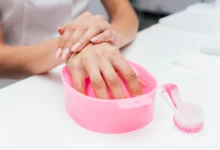 Silk Nails: Το elegant φθινοπωρινό μανικιούρ με τη λάμψη του μεταξιού