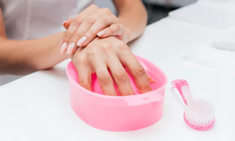 Silk Nails: Το elegant φθινοπωρινό μανικιούρ με τη λάμψη του μεταξιού