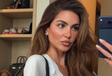 Beauty Alert: Η μωβ σκιά είναι ο πρωταγωνιστής του φθινοπώρου – Το μυστικό για πιο μεγάλα μάτια