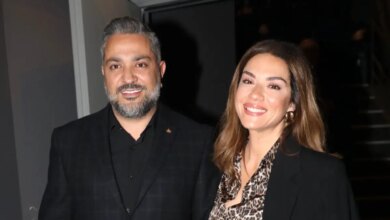 Λευτέρης Σουλτάτος και Βάσω Λασκαράκη σε τρυφερά στιγμιότυπα: «Περίεργοι τύποι βολτάρουν στην πόλη»