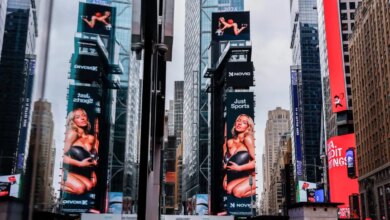 Σίντνεϊ Σουίνι: Νέα τόπλες διαφήμιση παρά τις καταγγελίες για σεξουαλικοποίηση του γυναικείου αθλητισμού