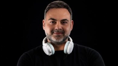 Ο Tasos P. διεκδικεί υποψηφιότητα στα 69α Grammy με το «San Me Kitas» του Γιάννη Σπανού
