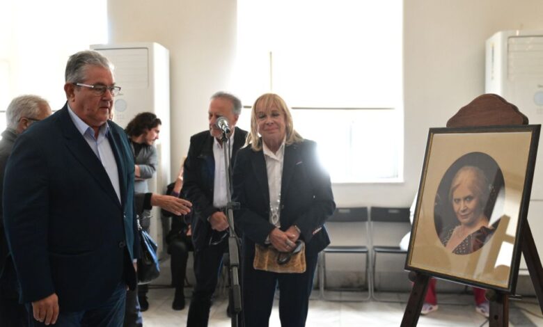 Σε κλίμα συγκίνησης η κηδεία της Μπέτυς Βαλάση – Το τελευταίο αντίο στο Α’ Νεκροταφείο Αθηνών
