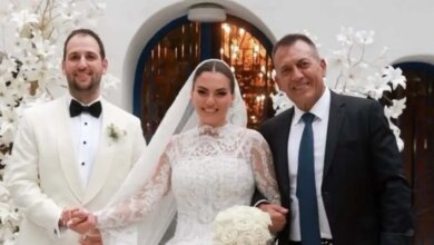 Νίκη Βρούτση και Αναστάσιος Πολίτης ενώ χορεύουν τις «Καμπάνες» του Κωνσταντίνου Αργυρού στο γαμήλιο γλέντι τους